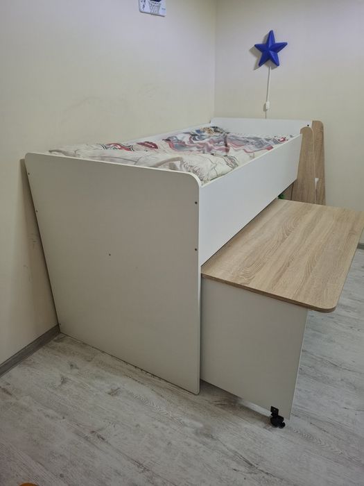 Детско легло с бюро