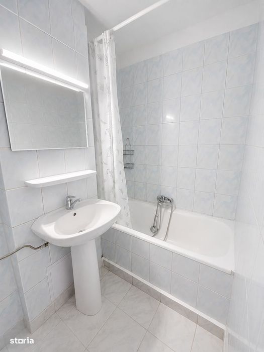 Garsoniera decomandata, spatioasa, in bloc de apartamente, zona Triaj!