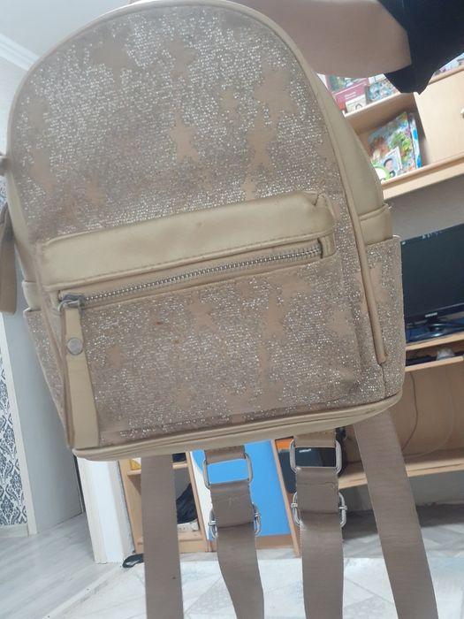 Продам рюкзак для девочки