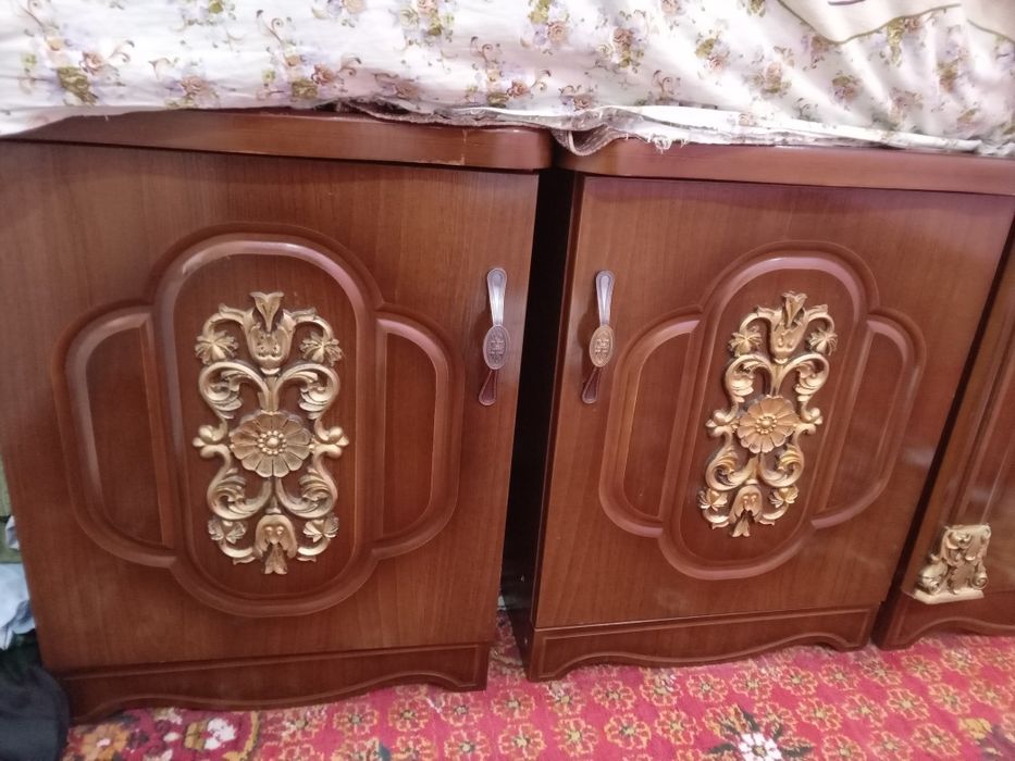 Зеркало с тумбой