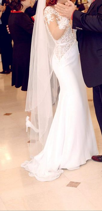 Rochie de mireasa cu voal si capa de blana