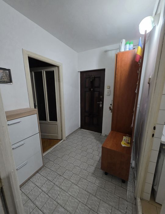 Inchiriez apartament decomandat 1 camera in zona Vlaicu
