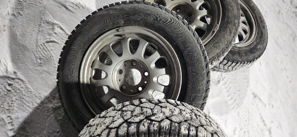 Продаю комплект резину с дисками б/у