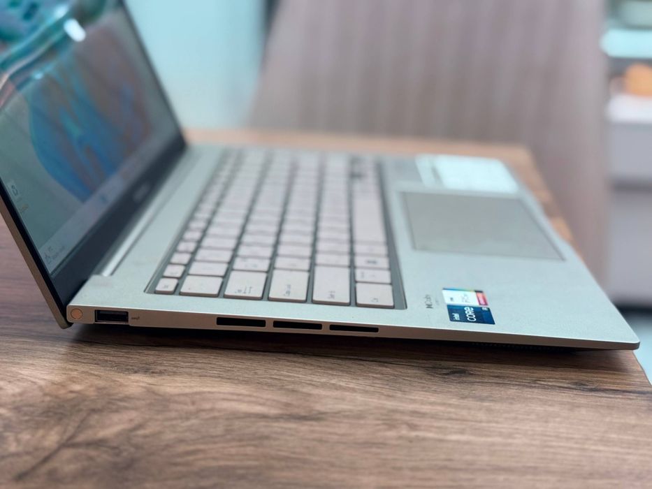 Asus zenbook 14. 5 x oled i9