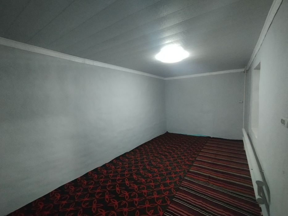 Uy sotiladi 6 sotix 4 xonali yerqoʻrgʻon dexqon bozori yonida