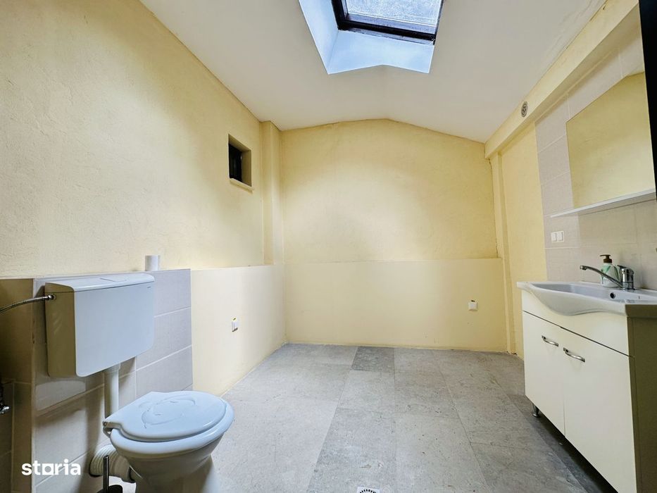 Casa cu curte comuna, parter si mansarda, 130 mp — zona centrala, Cl
