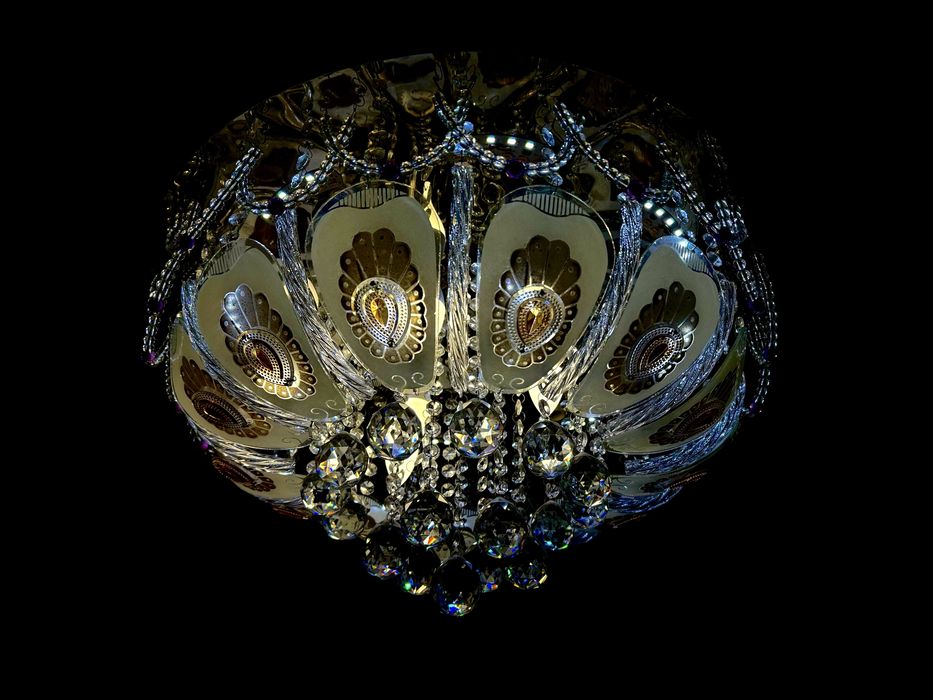 Продается люстра, 3 режима освещения