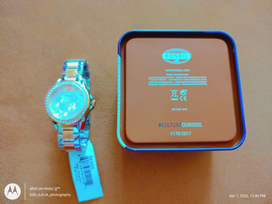 Продавам чисто нов дамски часовник Fossil