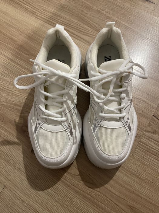 Бели маратонки/кецове Zara на платформа