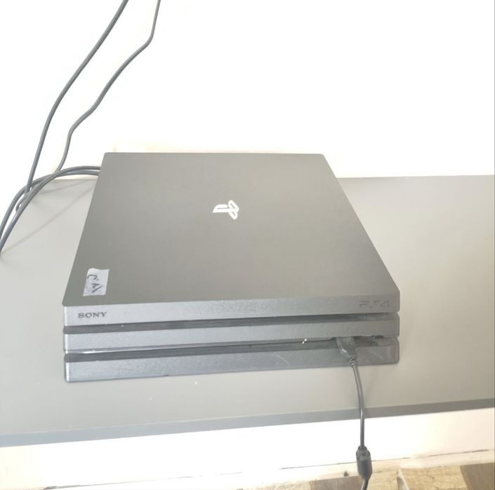 Продам ps4 в отличном сотояний
