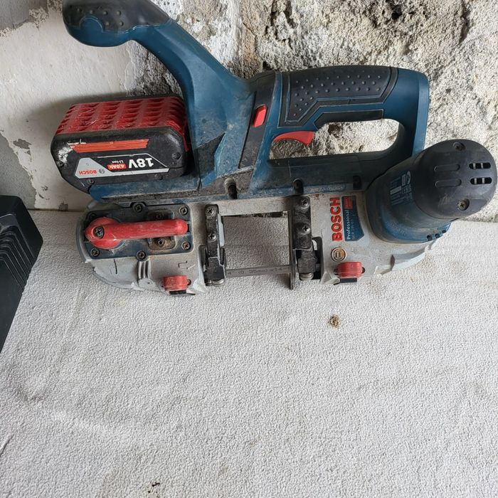 Fierăstrău cu banda Bosch  GCB 18V-63