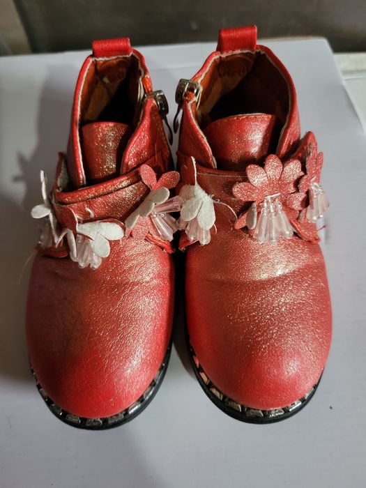 Продам детскую обувь