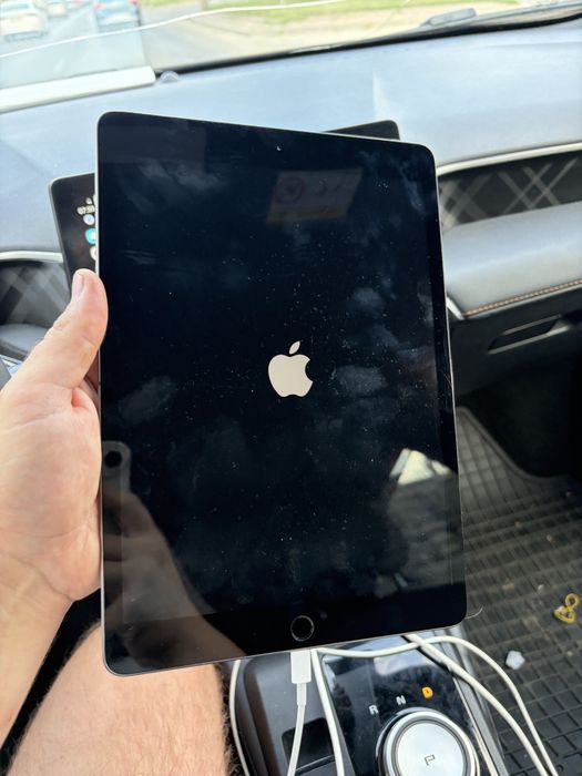 Vand apple ipad 7 cellular + wifi pentru piese