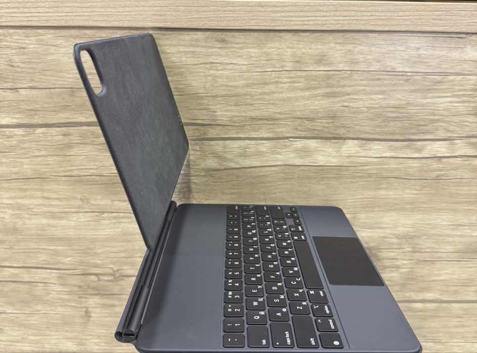 Prodam Idyal MagicKeyboatd 12.9 Pro