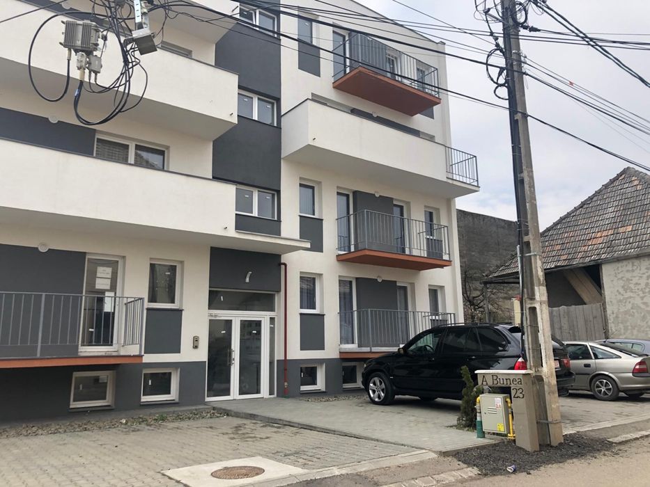 Inchiriez apartament