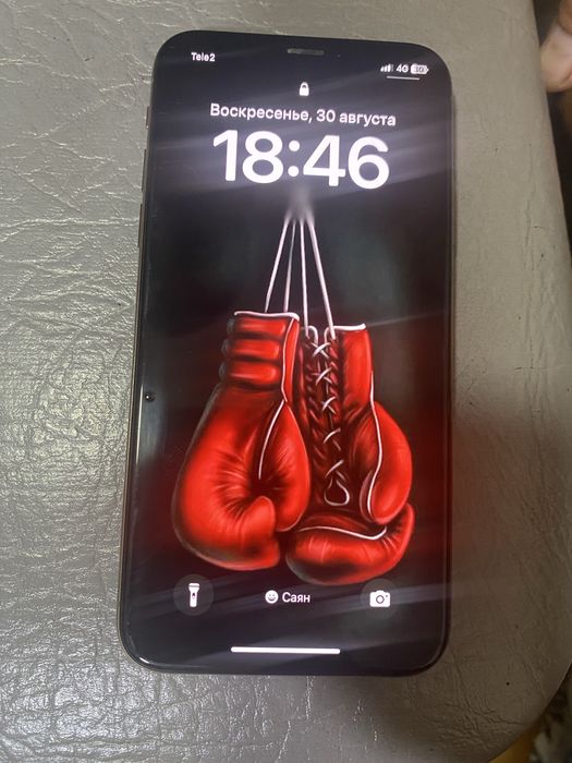 Продам айфон xs