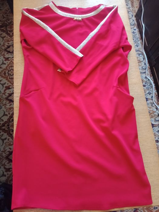 Продаю платья и костюм