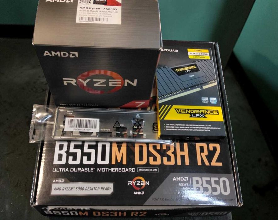 KIT Ryzen 7 5800X 4.7 Ghz AMD, 16GB DDR4 3200 Corsair, Gigabyte B550M