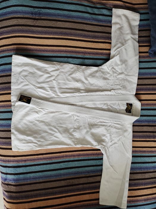 Продам кимоно, 2 костюма