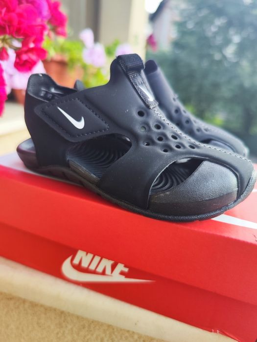 Детски сандали Nike и маратонки Puma.