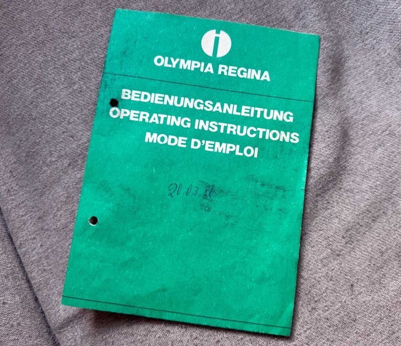 Olympia Regina de Luxe 1978 Made in GDR, Erika, valiză și manual