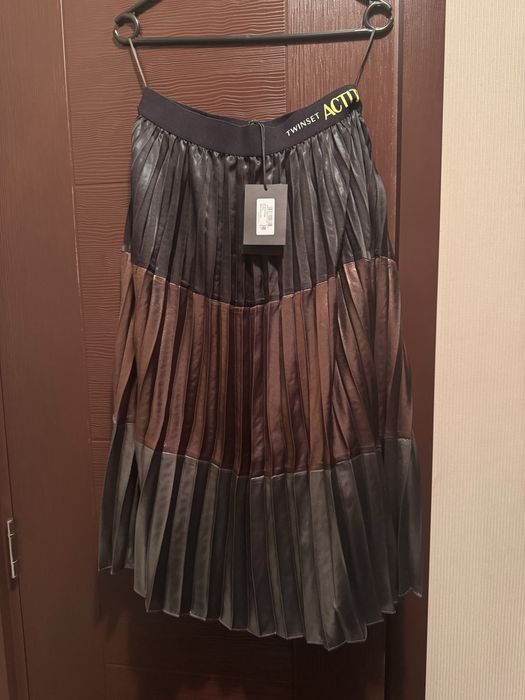 Twinset пола - нова, с етикет, размер S