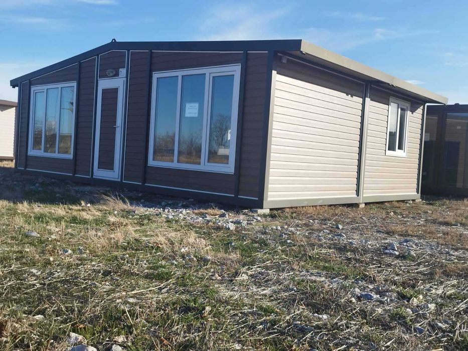 Жилищен контейнер 600/800 см. с двускатен покрив