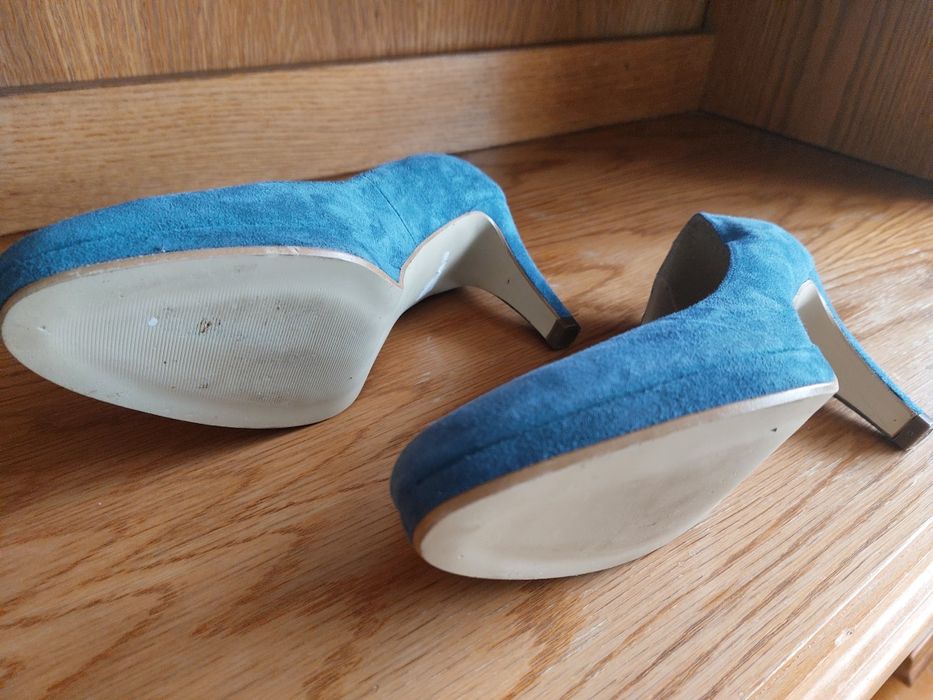 Vând pantofi albaștri