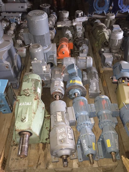 Много мотор-редуктори/редуктор