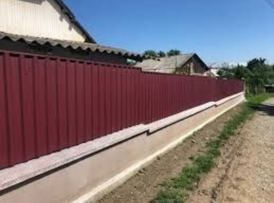 Construim garduri din sipca metalica, tabla cutata, plasa bordurata