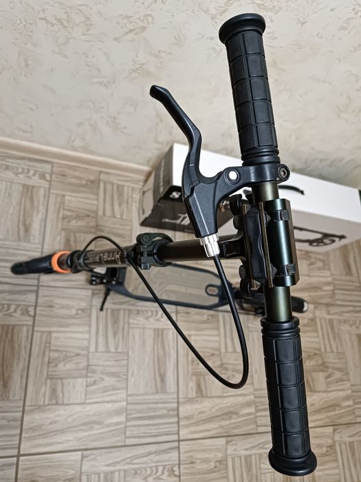 Самокат "Anne Lawson" с дисковым тормозом.