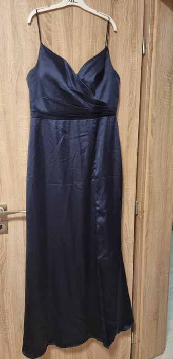 Сатенена тъмно синя дълга рокля