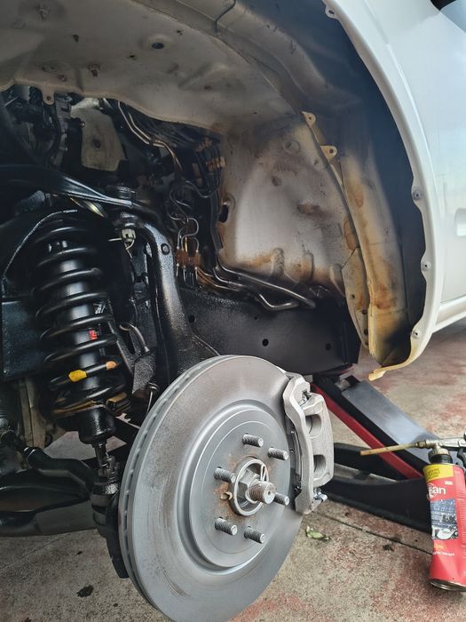 Vând Nissan Navara autoutilitara cu KM PUTINI și FARA RUGINĂ