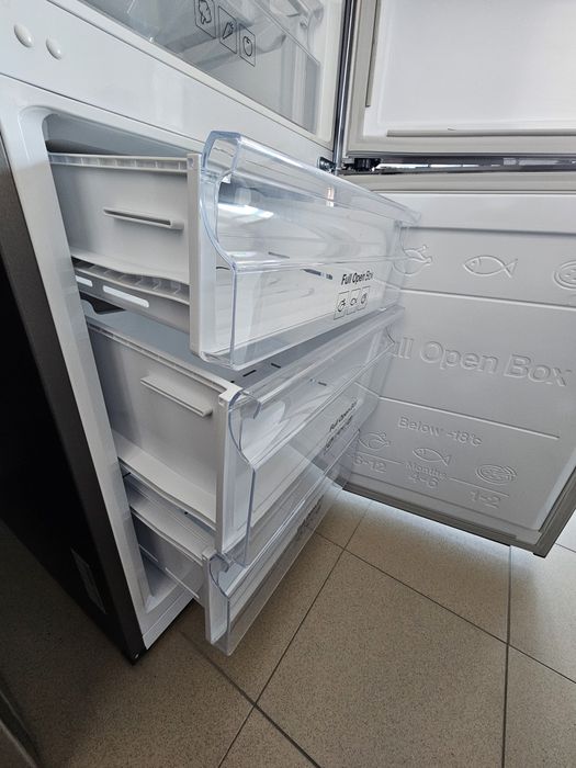 Хладилник с фризер Samsung