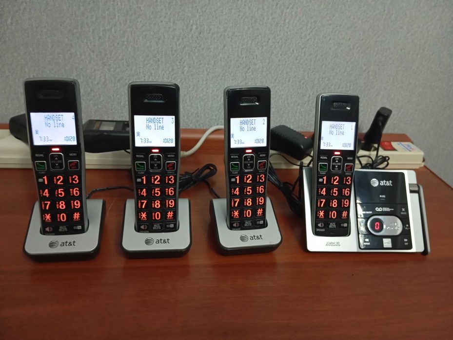 Продам радиотелефон AT&T четыре трубки на один телефонный номер.