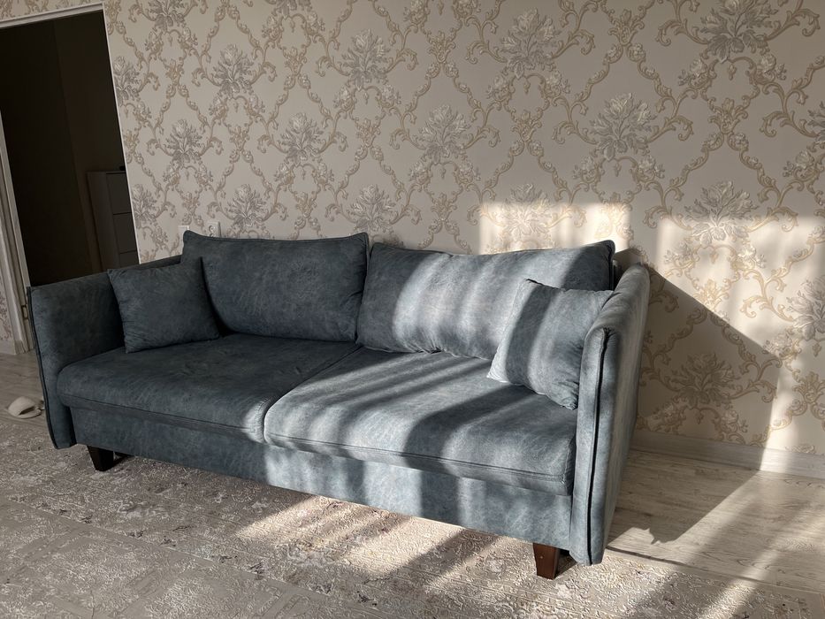 Продается диван для гостиной