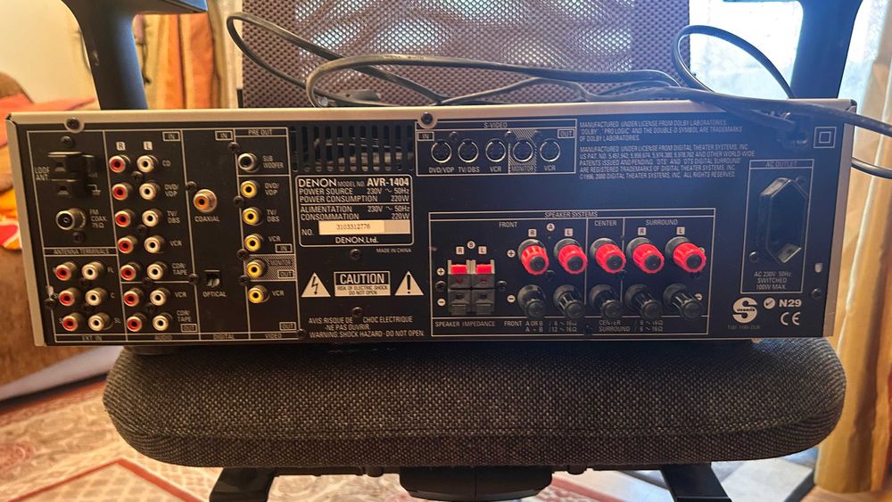 Amplificator Denon AVR 1404, ca nou, telecomanda originala