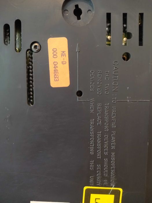 Продавам CD плеър PHILIPS CD471