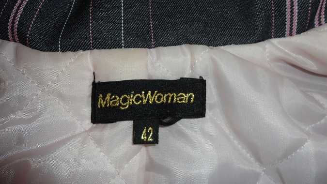 Geaca matlasata cu gluga detasabila marimea 42