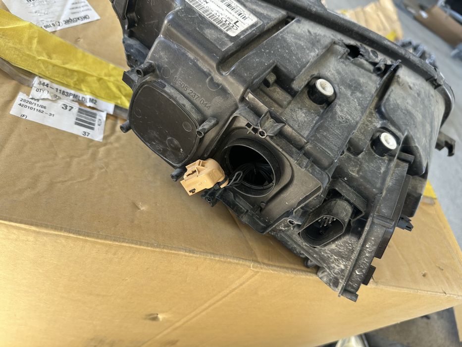 Audi R8  ляв фар за Части ОЕМ