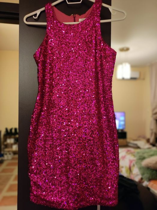 Коктейлна рокля с пайети