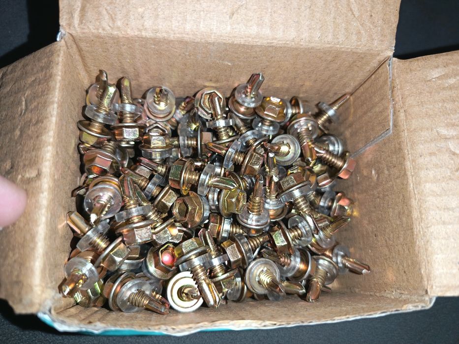 Продаётся шуруп саморез