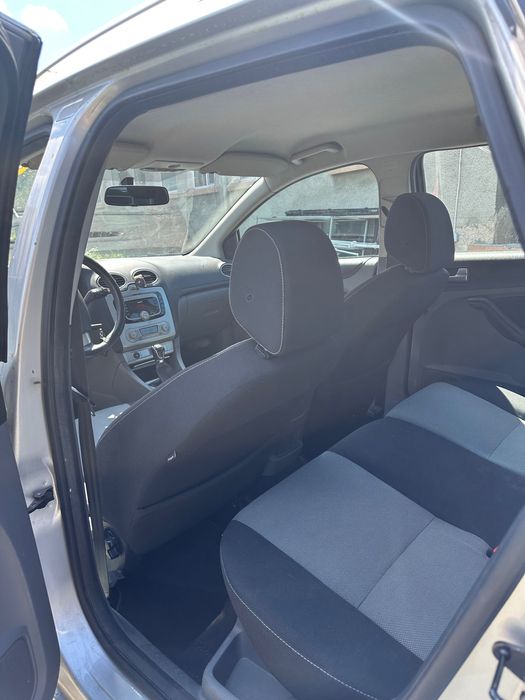 FORD FOCUS 2010 1.6 бензин