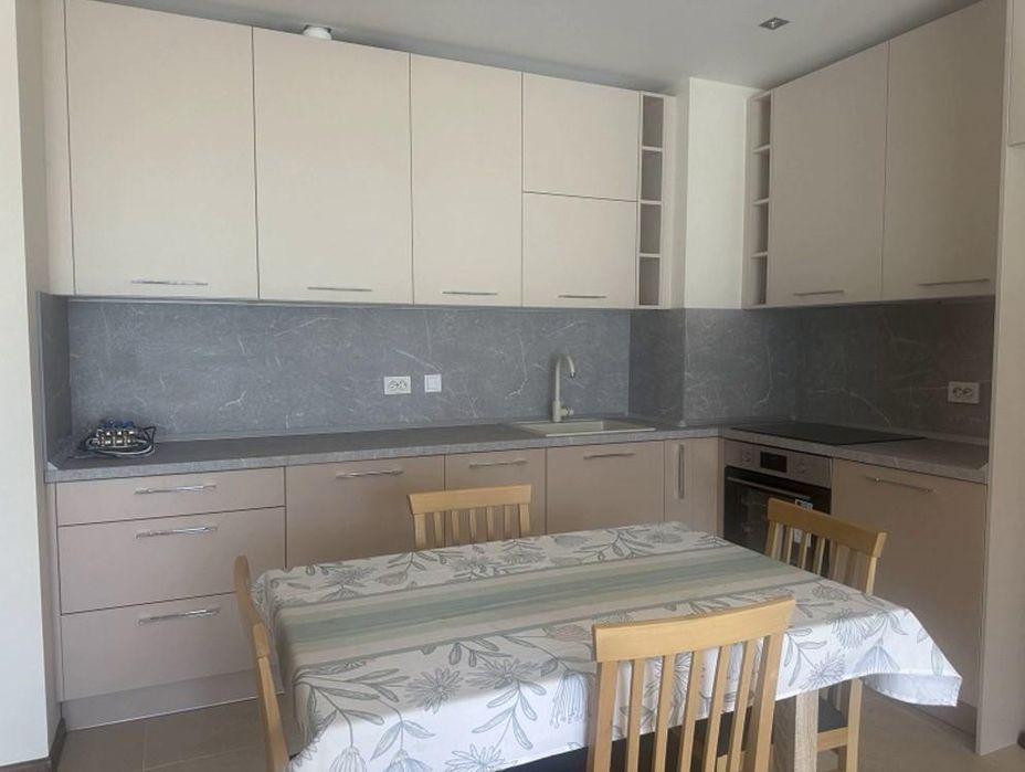 Дава се под наем Двустаен апартамент в София, Хладилника - 74 кв.м за 760 € - Снимка #2