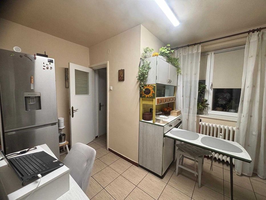 Apartament 4 camere - zona Rovine - Piața Gării, Etaj 1/4 - 81 mp