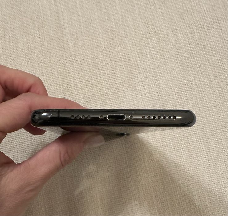 iPhone Xs Max изключително запазен