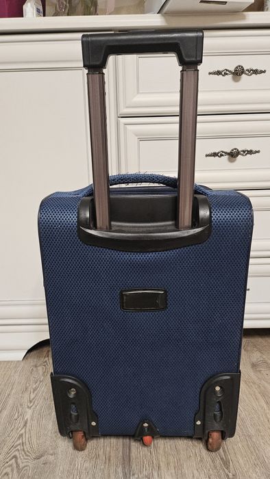 Продам чемодан размер s