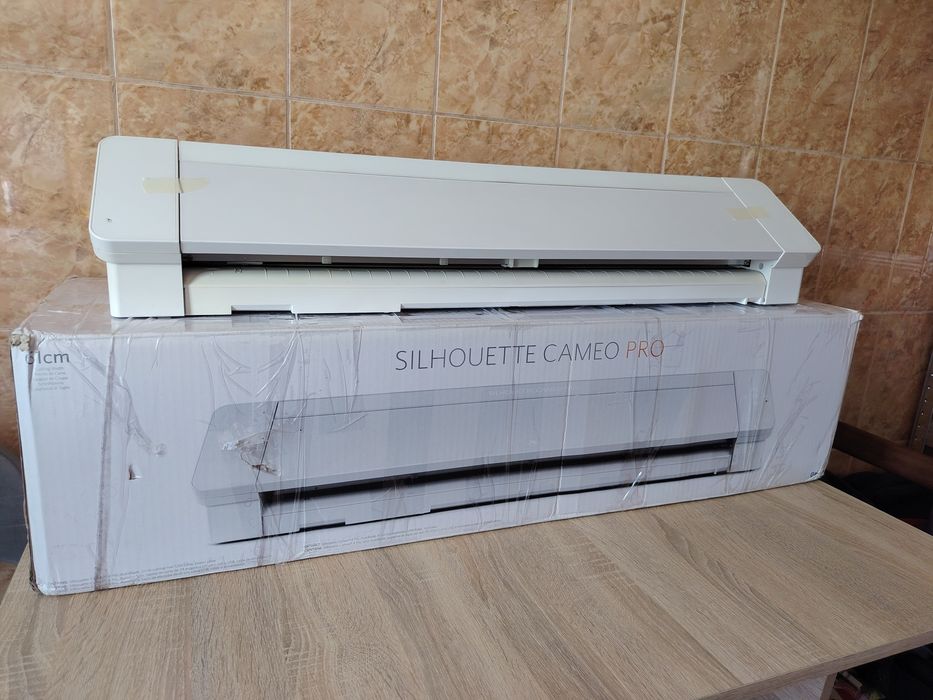 Cutter plotter Silhouette Cameo Pro – perfect funcțional +Kit accesorii