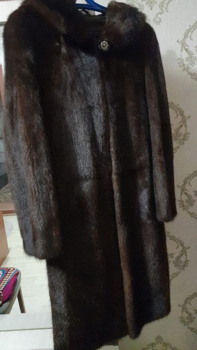 Продам шубу длинную