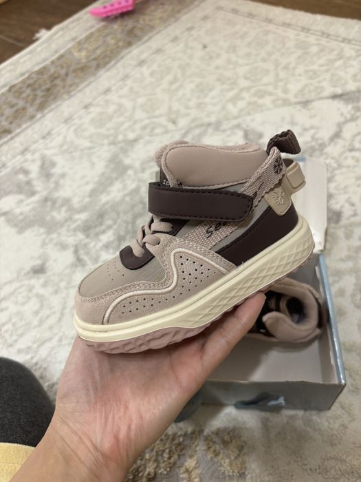 Утепленные кроссовки .